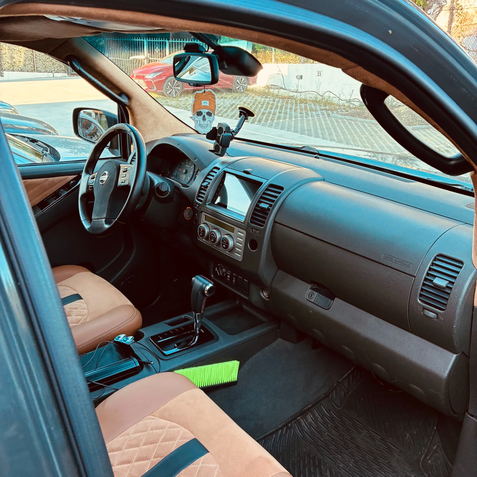 Nissan Navara, снимка 9 - Автомобили и джипове - 55785765