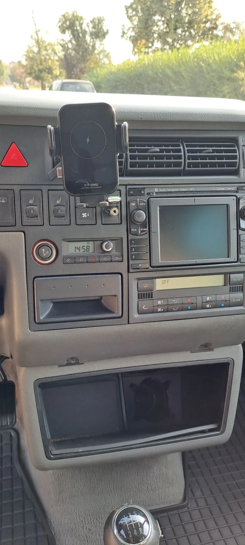 VW Multivan 2.5 Tdi 151к.с Вс.екстри Обслужен Германия , снимка 9 - Бусове и автобуси - 51356394