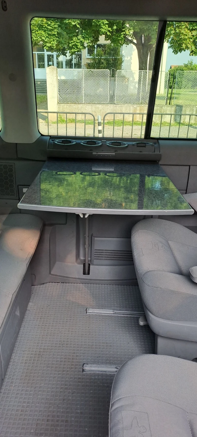 VW Multivan 2.5 Tdi 151к.с Вс.екстри Обслужен Германия , снимка 8 - Бусове и автобуси - 51356394