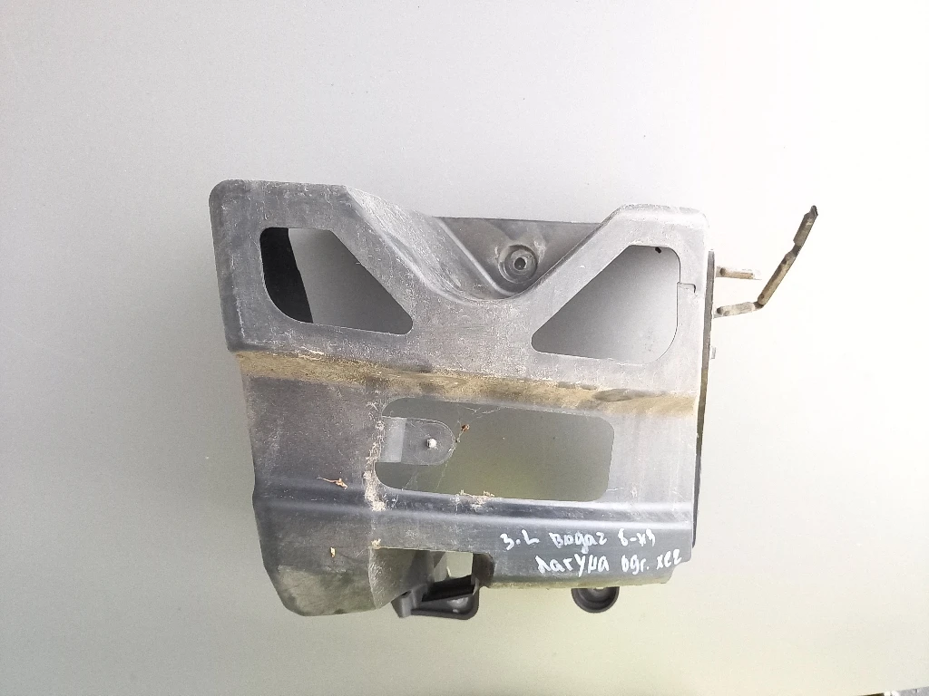 Водач задна броня ляв Рено Лагуна хечбек (2)