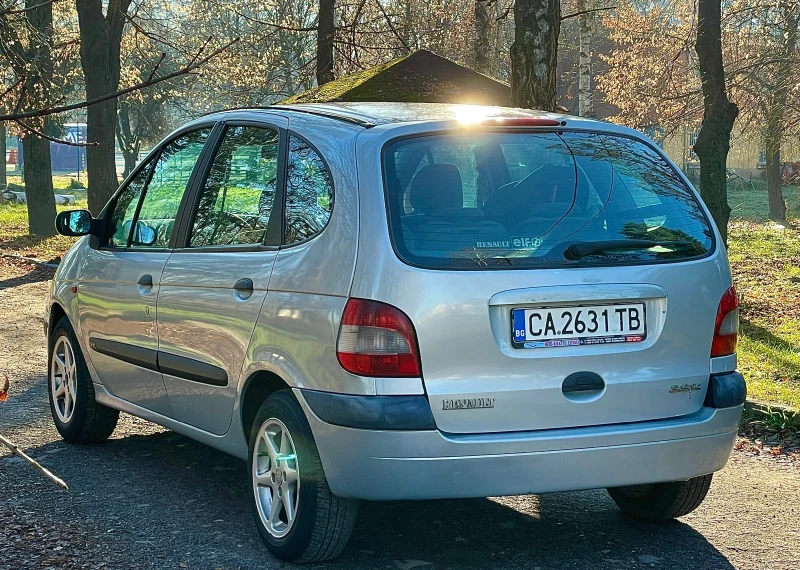 Renault Scenic 1.9 dti, снимка 5 - Автомобили и джипове - 48388925