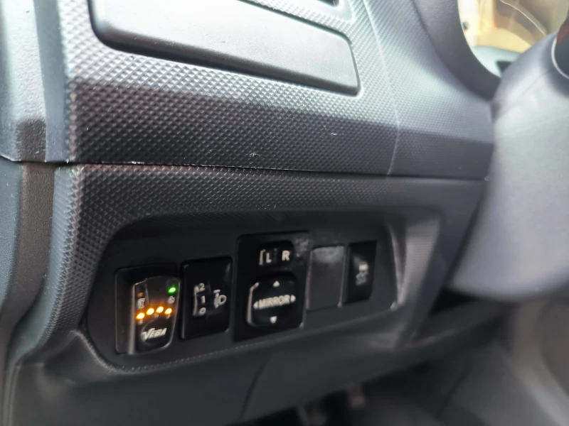 Toyota Auris 1.4 Бензин-Газ, снимка 10 - Автомобили и джипове - 53483081