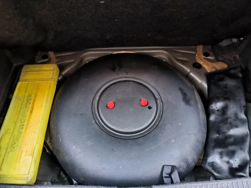 Toyota Auris 1.4 Бензин-Газ, снимка 16 - Автомобили и джипове - 53483081