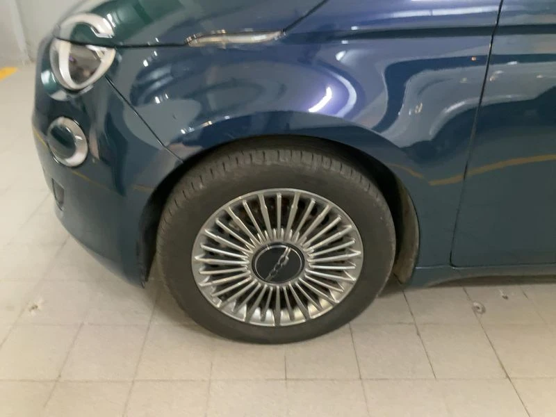 Fiat 500e 87 kW ICON 3/4 врати, снимка 9 - Автомобили и джипове - 54421722