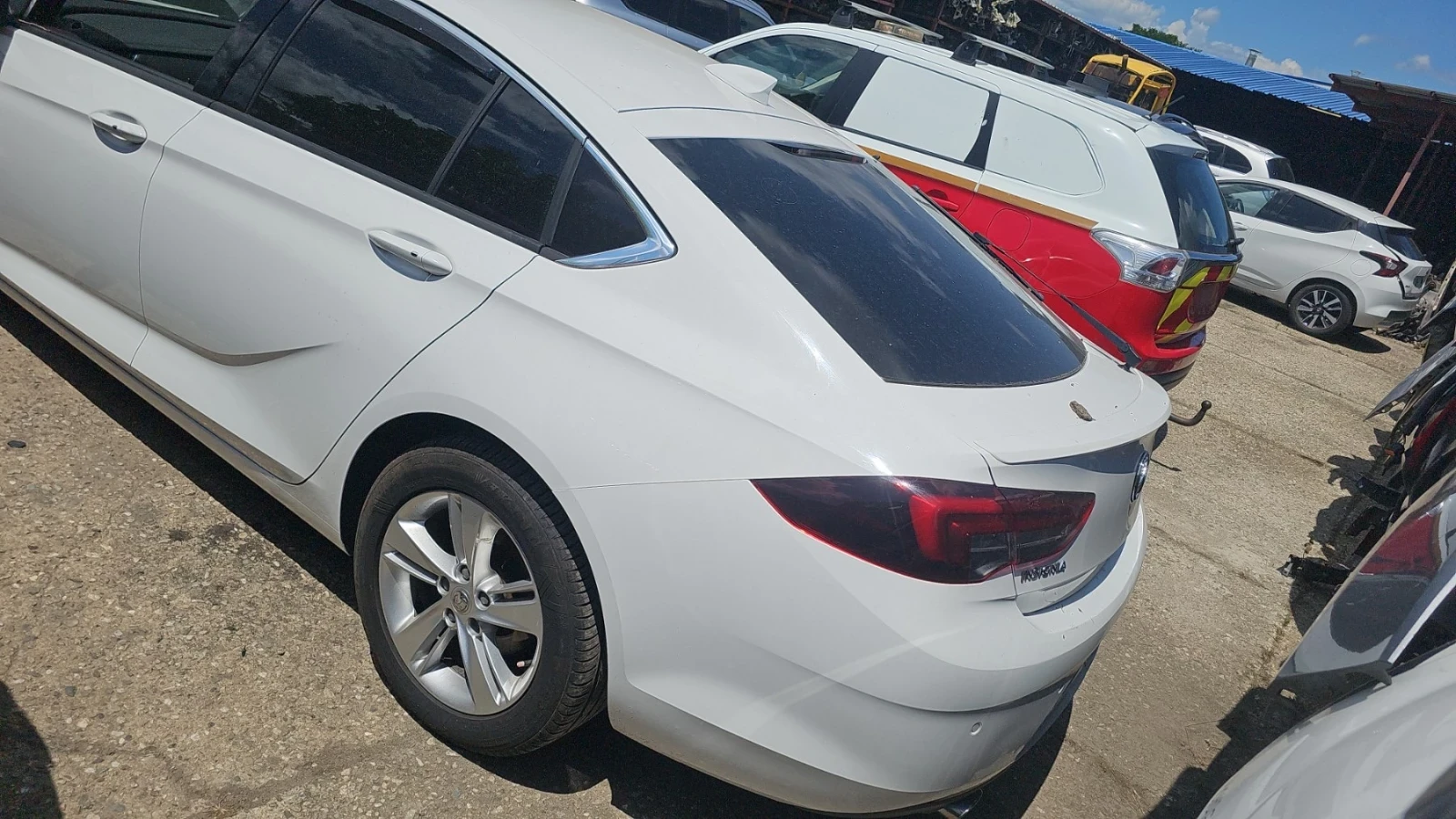 Opel Insignia 1.6 cdti, снимка 2 - Автомобили и джипове - 43723132