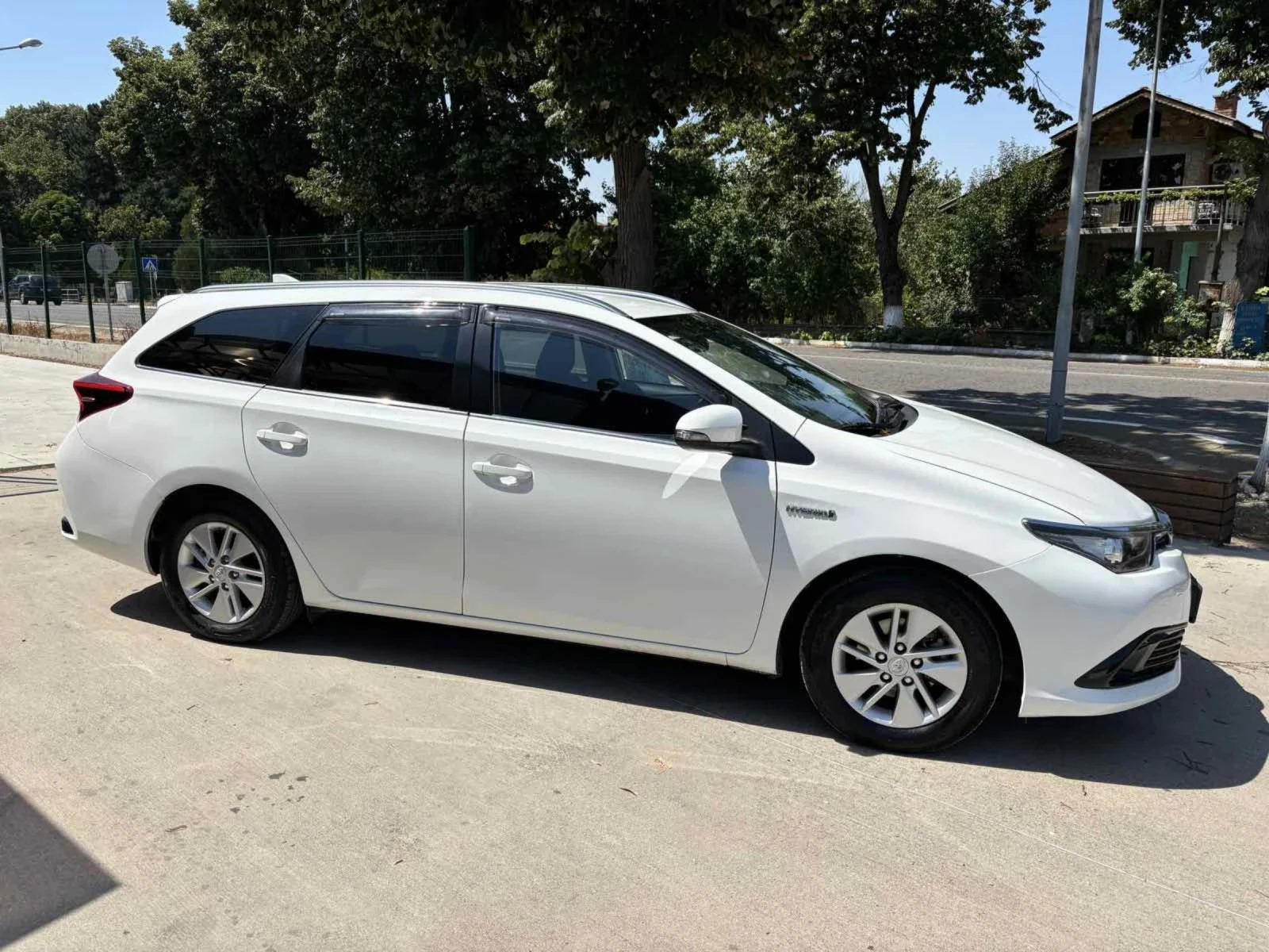 Toyota Auris SW* ХИБРИД* 3 МЕС. ГАРАНЦИЯ* ФЕЙСЛИФТ* ОТЛИЧЕН - изображение 5