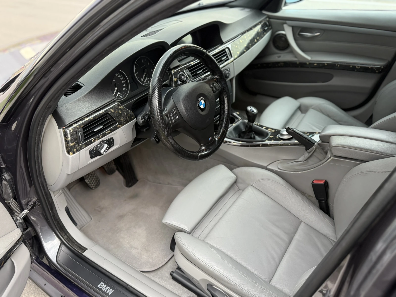 BMW 330 M-Sport INDIVIDUAL PANORAMA - изображение 4