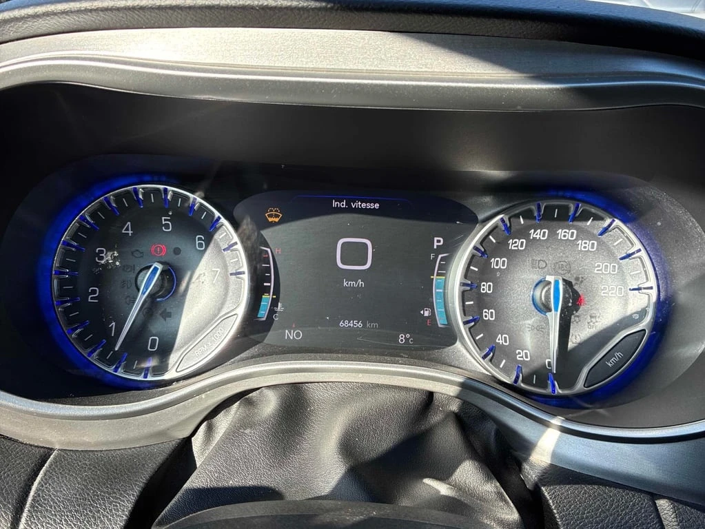 Chrysler Pacifica * Launch Edition * CARFAX *    | Mobile.bg   8