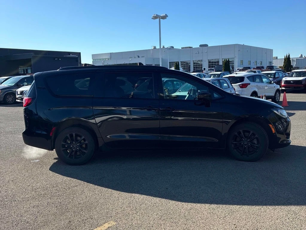 Chrysler Pacifica * Launch Edition * CARFAX *    | Mobile.bg   3