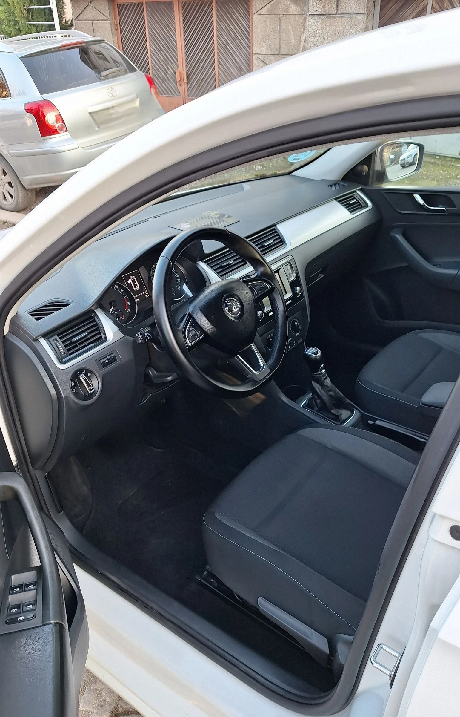 Skoda Rapid 1.6 TDI 115к.с. EURO6 Adaptive Cruise Control, снимка 6 - Автомобили и джипове - 53760387