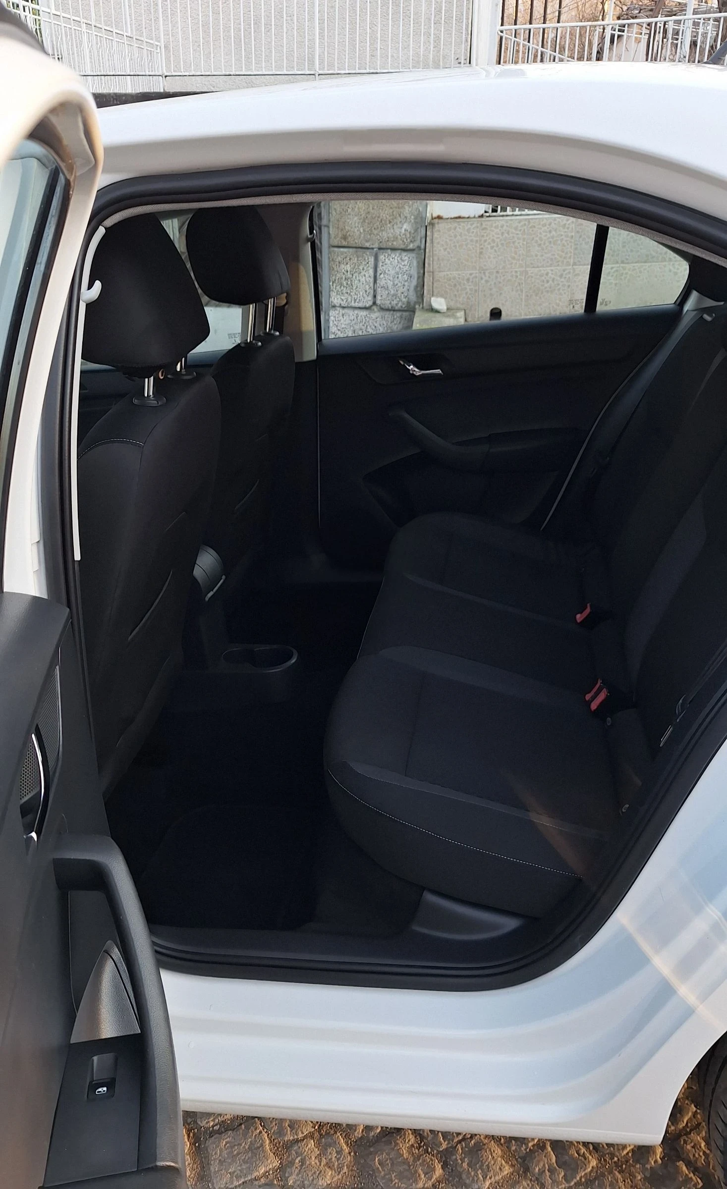 Skoda Rapid 1.6 TDI 115к.с. EURO6 Adaptive Cruise Control, снимка 14 - Автомобили и джипове - 53760387