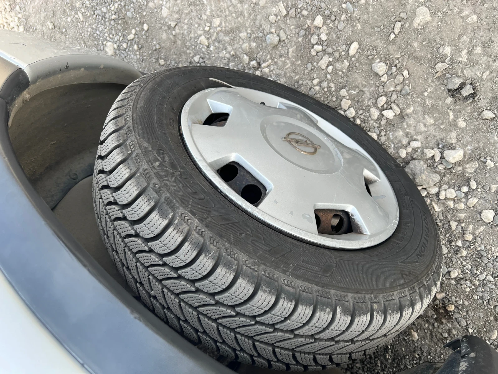 Opel Corsa 1.2i КЛИМАТИК/4 ЦИЛИНДЪРА, снимка 5 - Автомобили и джипове - 53904165