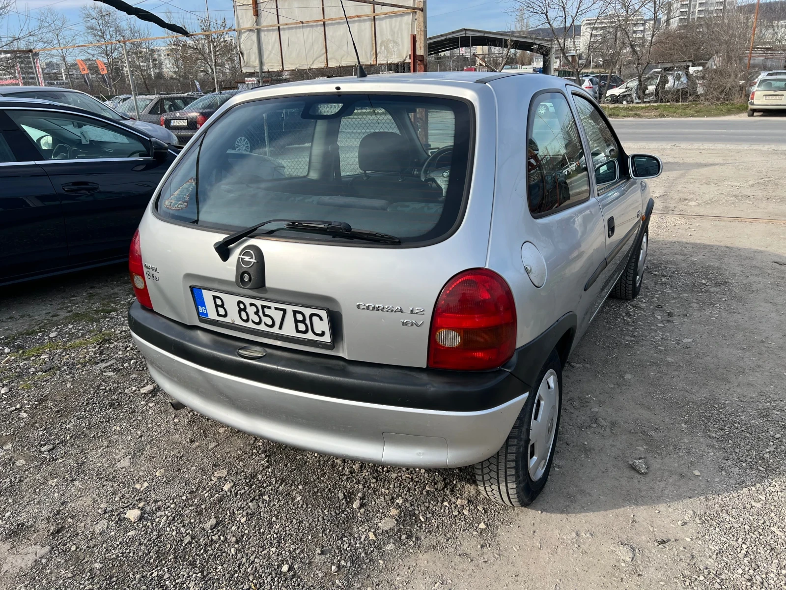 Opel Corsa 1.2i КЛИМАТИК/4 ЦИЛИНДЪРА, снимка 4 - Автомобили и джипове - 53904165