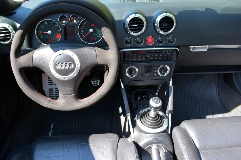 Audi Tt 1.8T* quattro* Roadster* AвтоКредит * (ЦЕНА ДО БГ), снимка 11 - Автомобили и джипове - 54003783