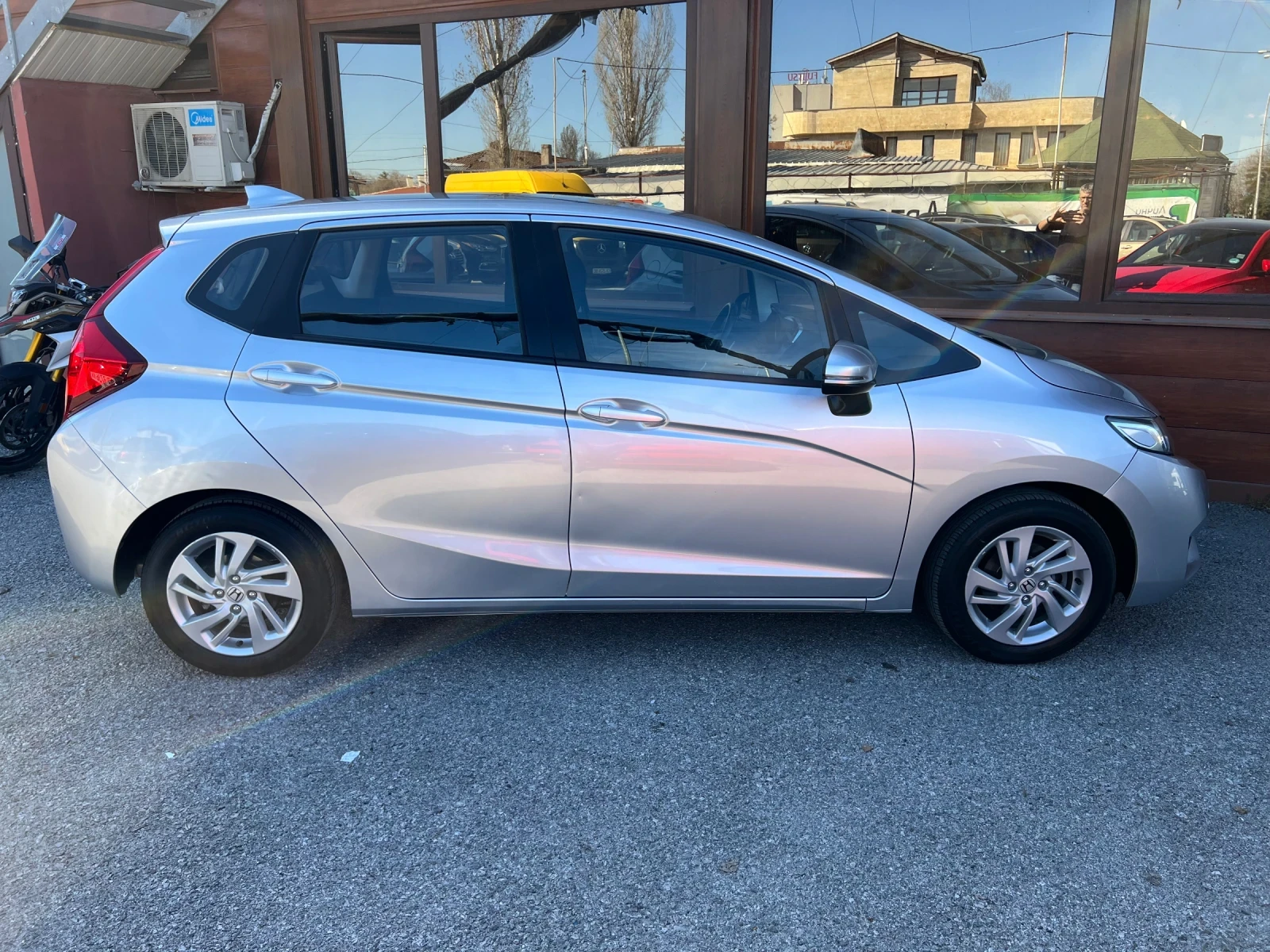 Honda Jazz 1.3 i- VTEC Elegance Навигация , снимка 4 - Автомобили и джипове - 54113952