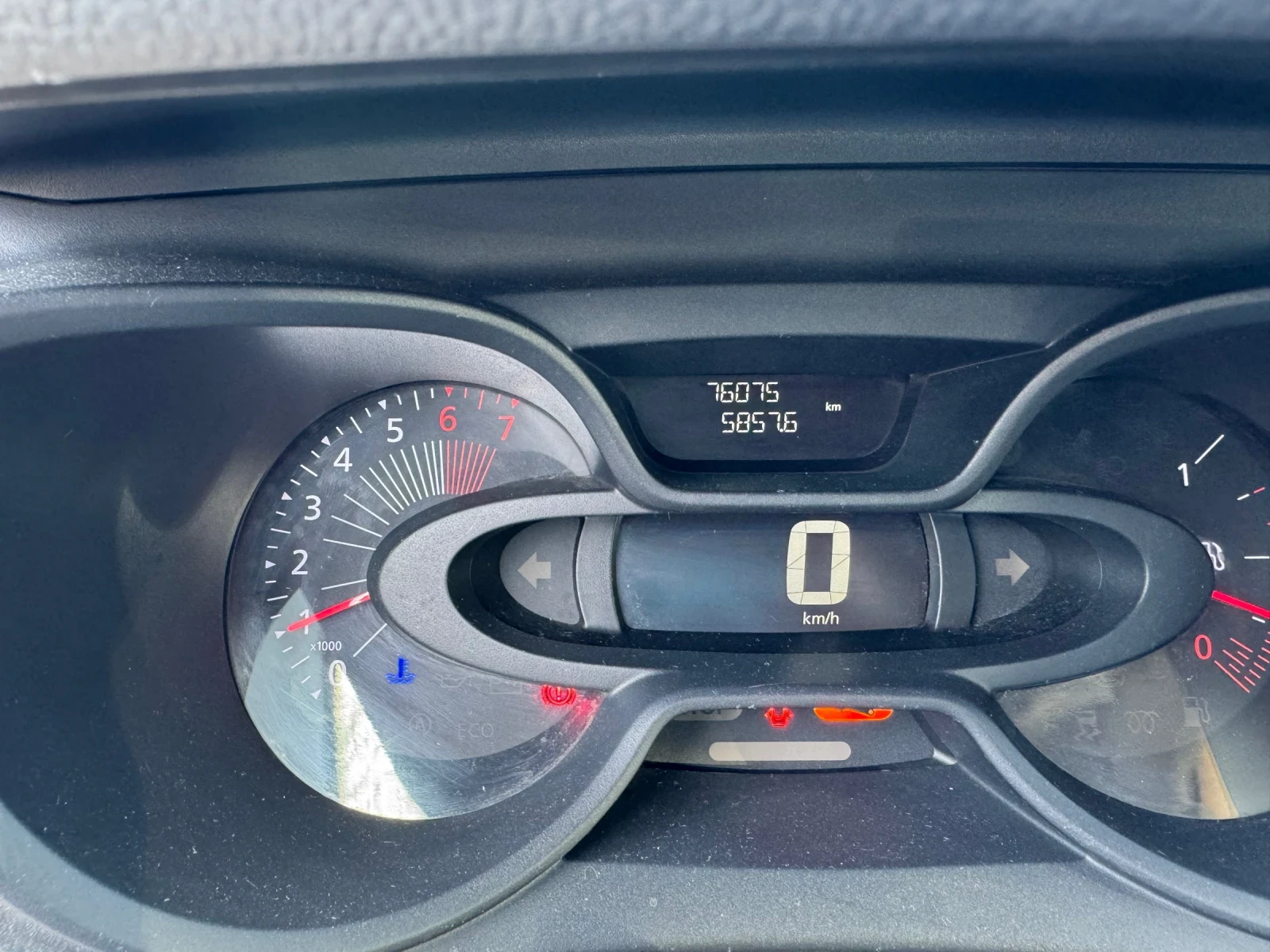 Renault Captur, снимка 11 - Автомобили и джипове - 54179080