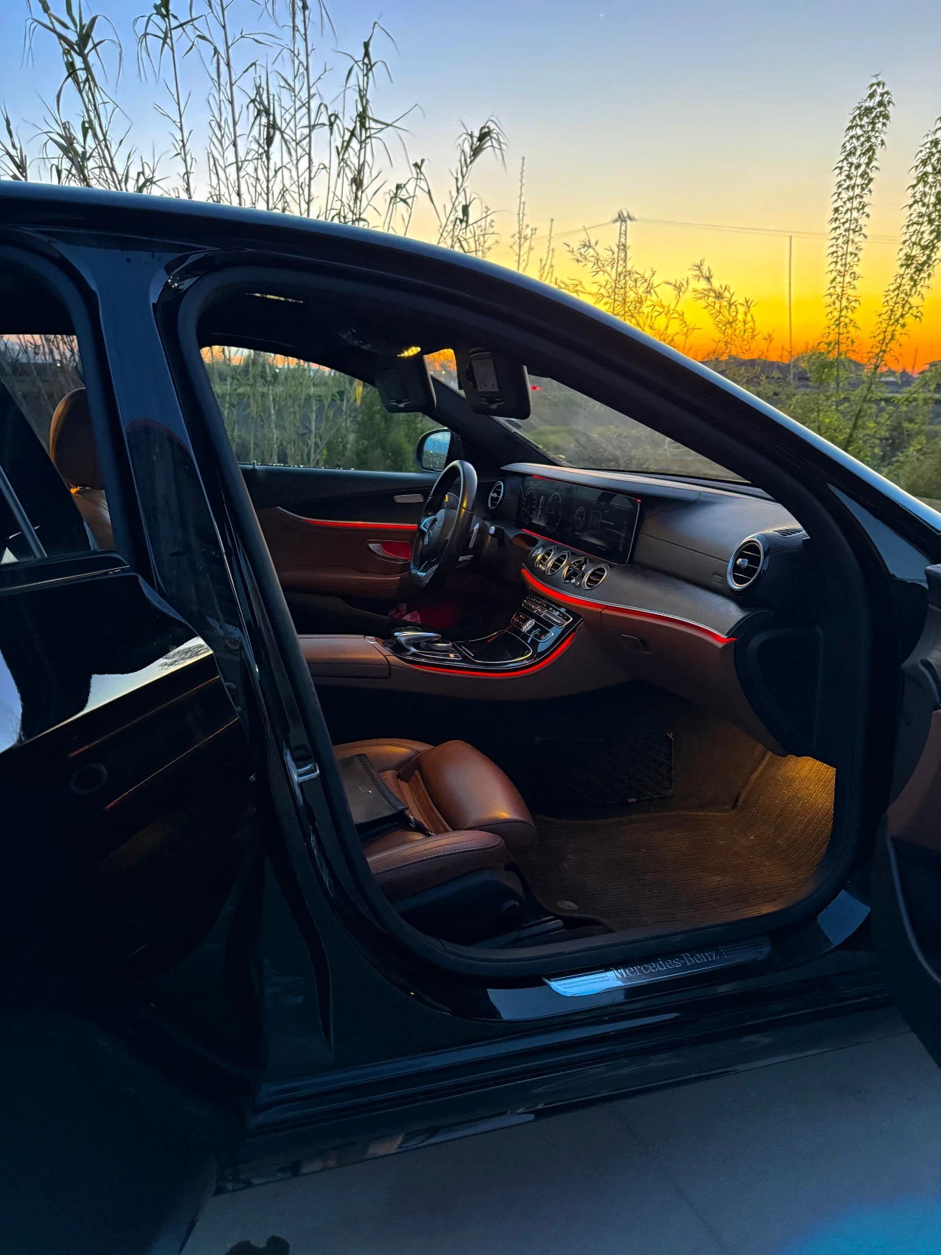 Mercedes-Benz E 220, снимка 13 - Автомобили и джипове - 54247510