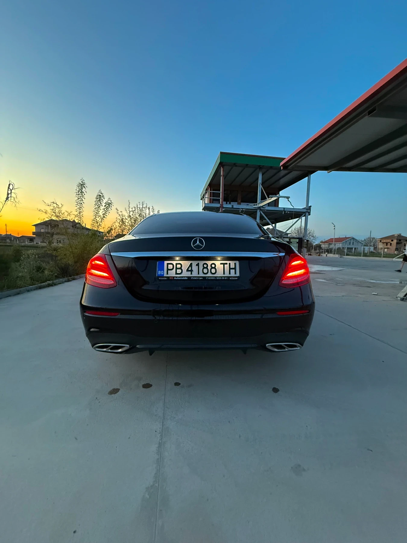 Mercedes-Benz E 220, снимка 4 - Автомобили и джипове - 54247510