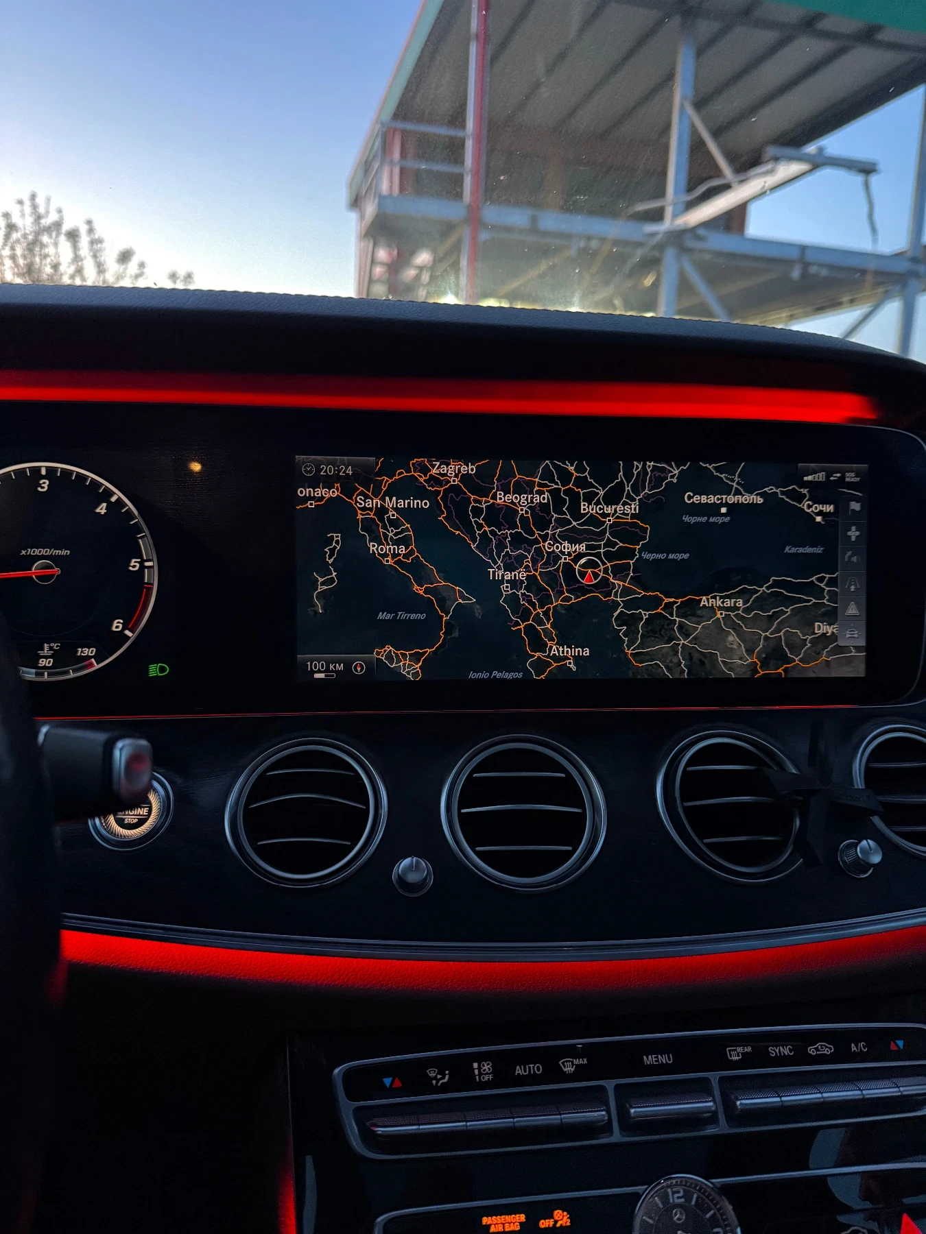 Mercedes-Benz E 220, снимка 16 - Автомобили и джипове - 54247510