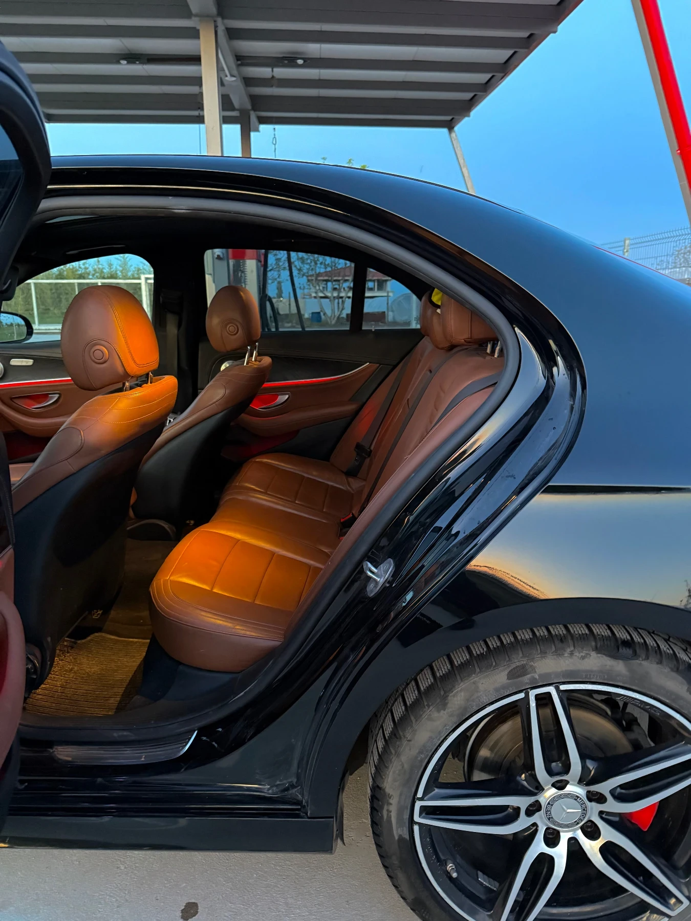 Mercedes-Benz E 220, снимка 6 - Автомобили и джипове - 54247510