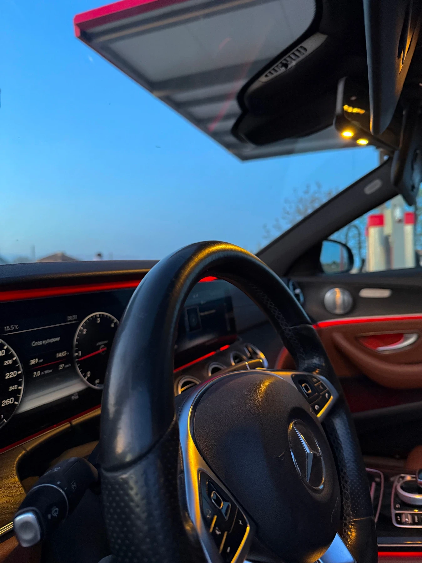 Mercedes-Benz E 220, снимка 12 - Автомобили и джипове - 54247510