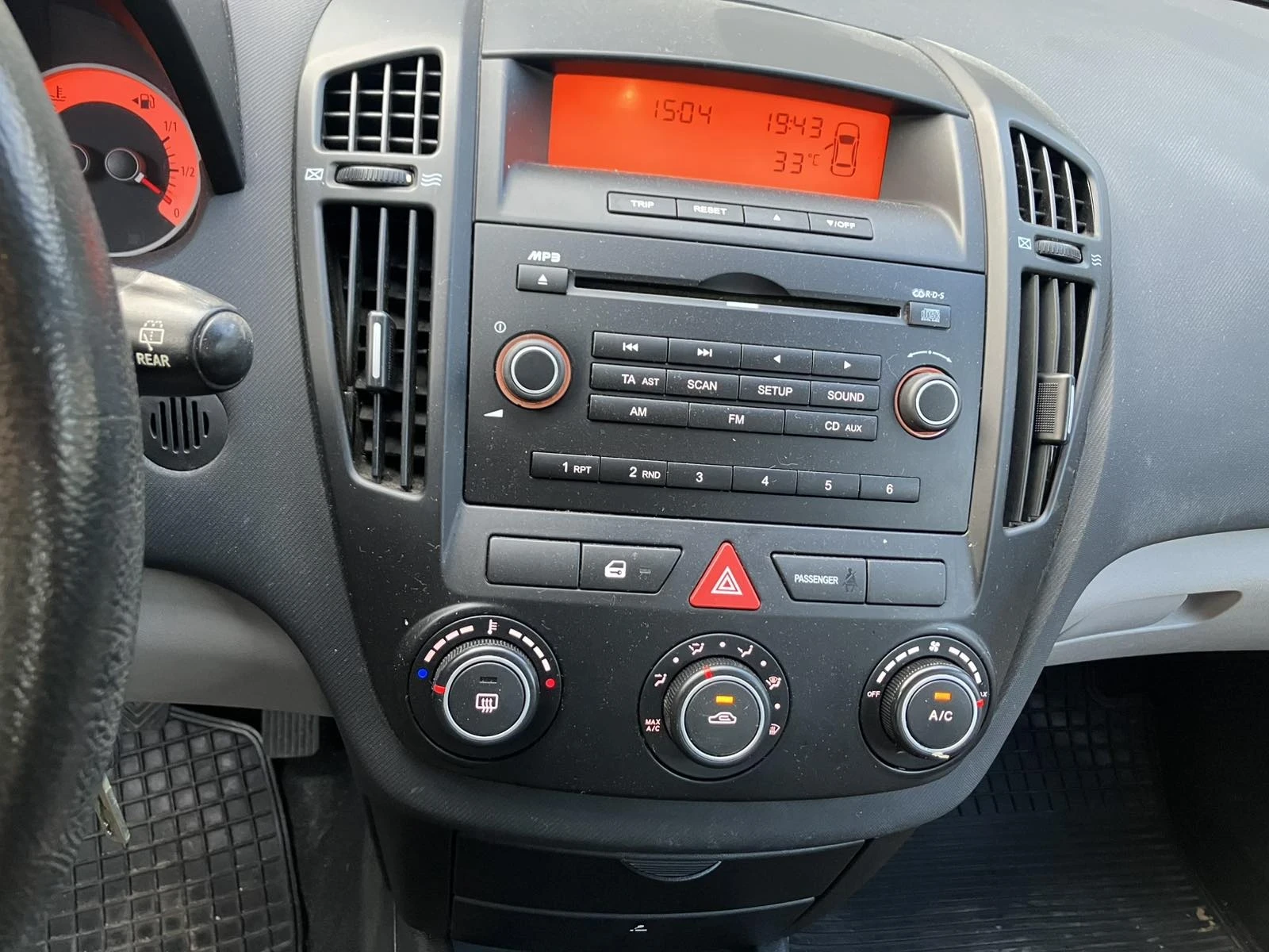 Kia Ceed 1.4 16v, снимка 6 - Автомобили и джипове - 54312852