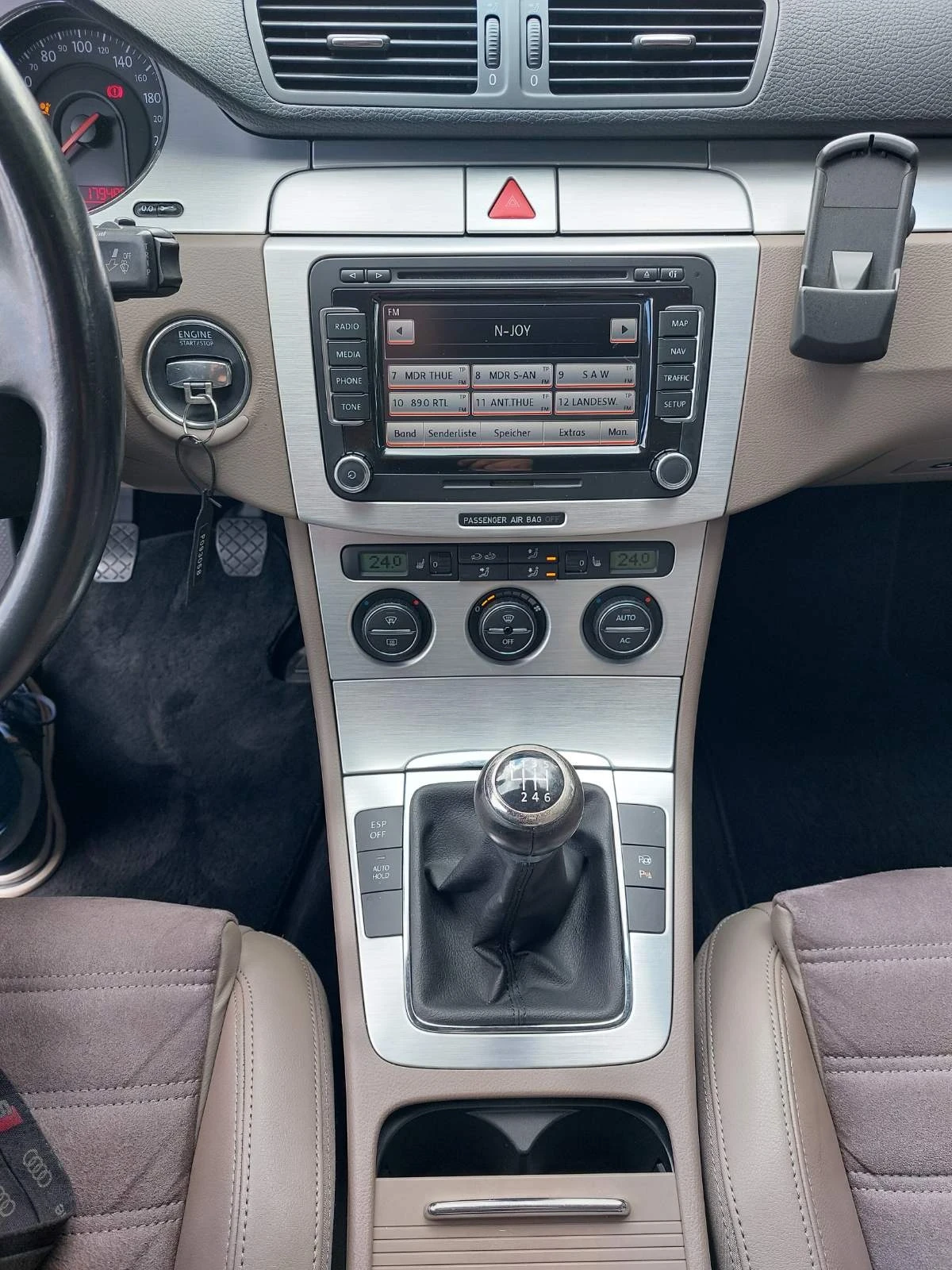 VW Passat 2.0, хайнлайн, 6ск, снимка 15 - Автомобили и джипове - 54387385