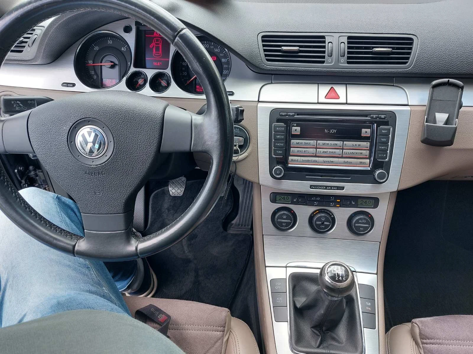 VW Passat 2.0, хайнлайн, 6ск, снимка 14 - Автомобили и джипове - 54387385