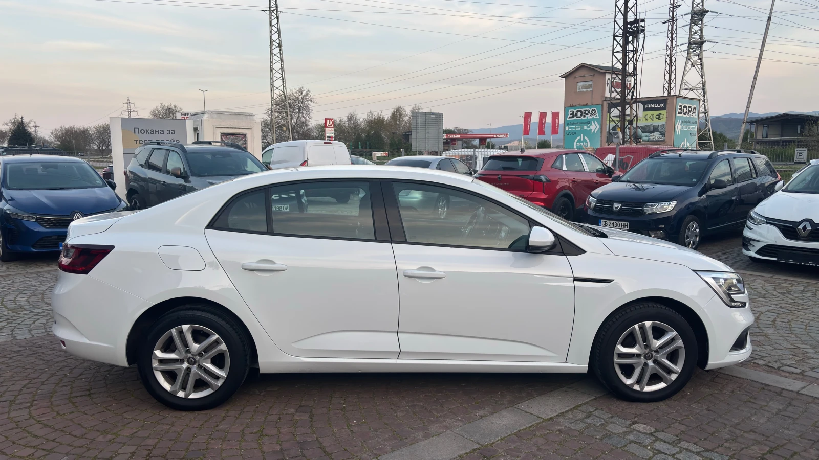 Renault Megane TCe 140 бензин BVM6, снимка 3 - Автомобили и джипове - 54642433