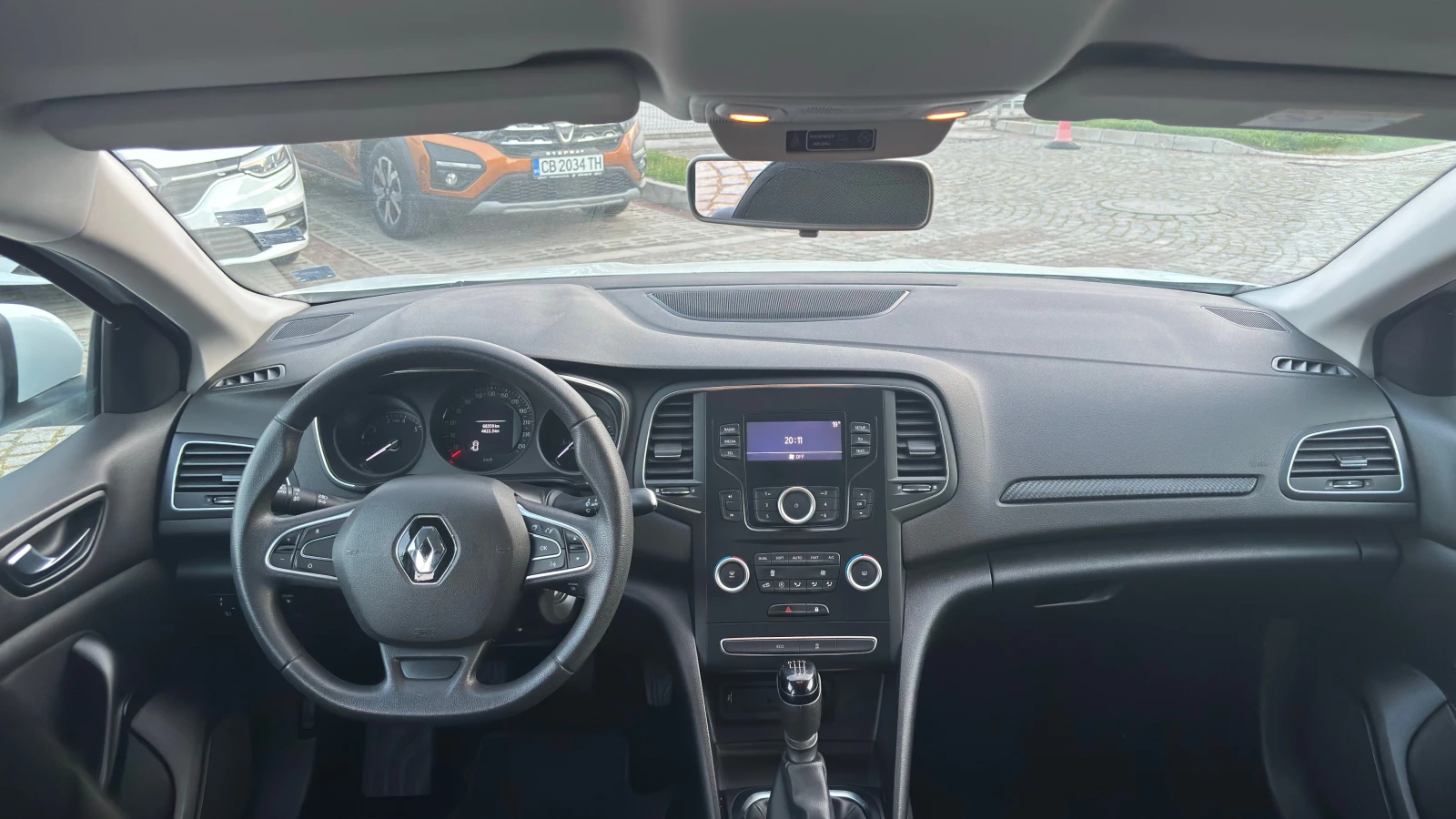 Renault Megane TCe 140 бензин BVM6, снимка 16 - Автомобили и джипове - 54642433