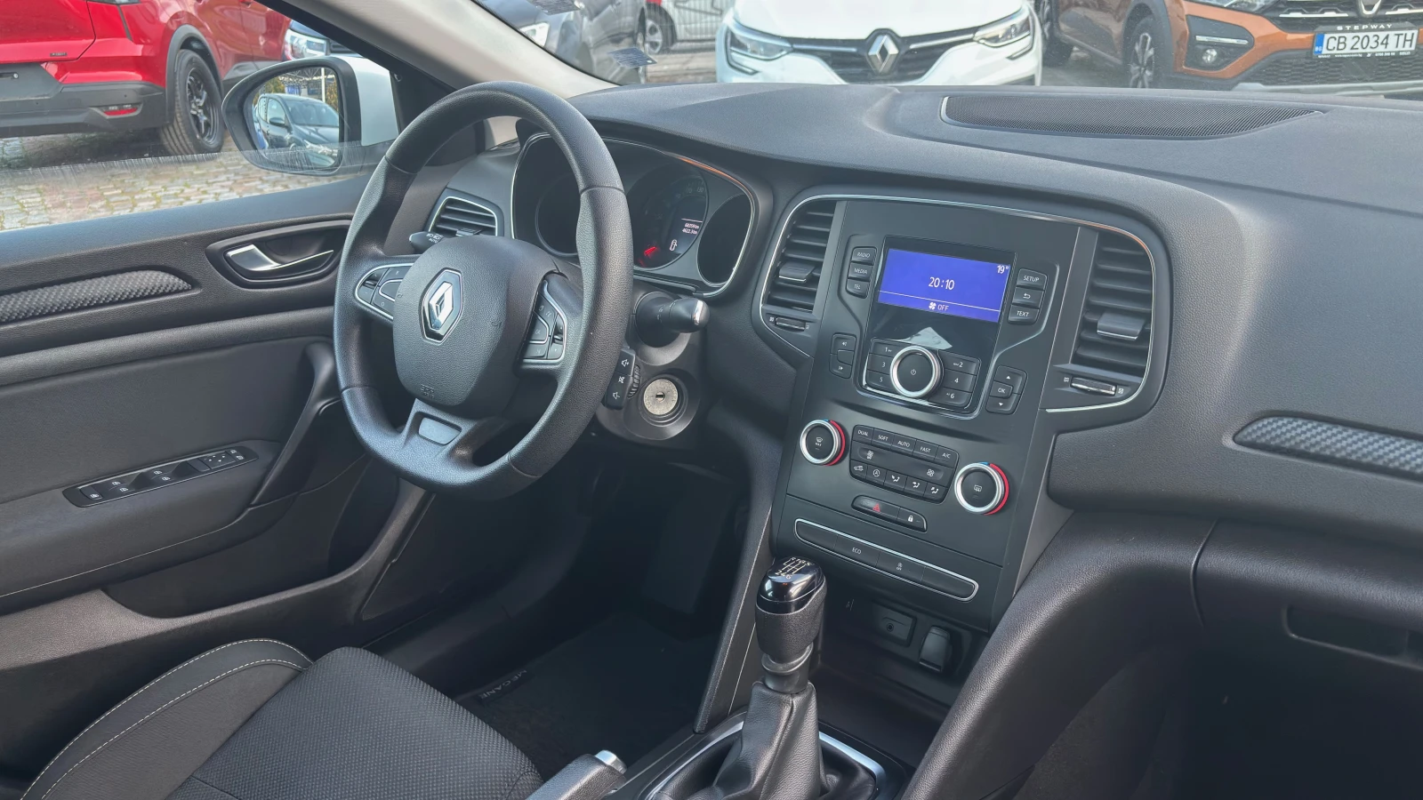 Renault Megane TCe 140 бензин BVM6, снимка 12 - Автомобили и джипове - 54642433