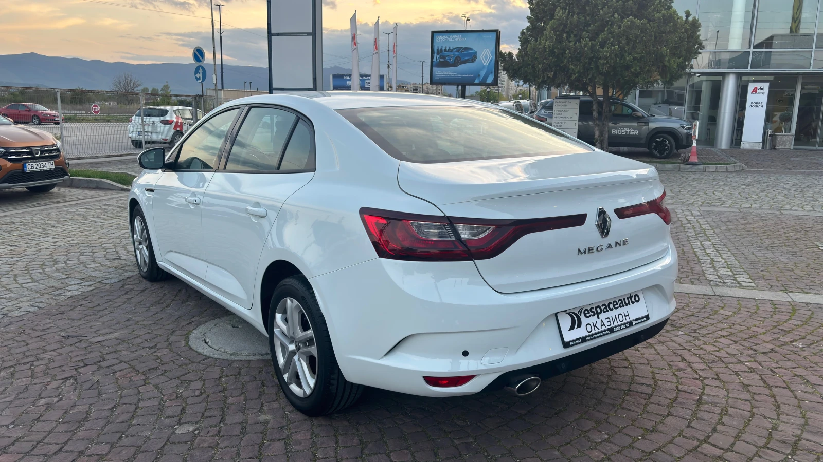 Renault Megane TCe 140 бензин BVM6, снимка 7 - Автомобили и джипове - 54642433