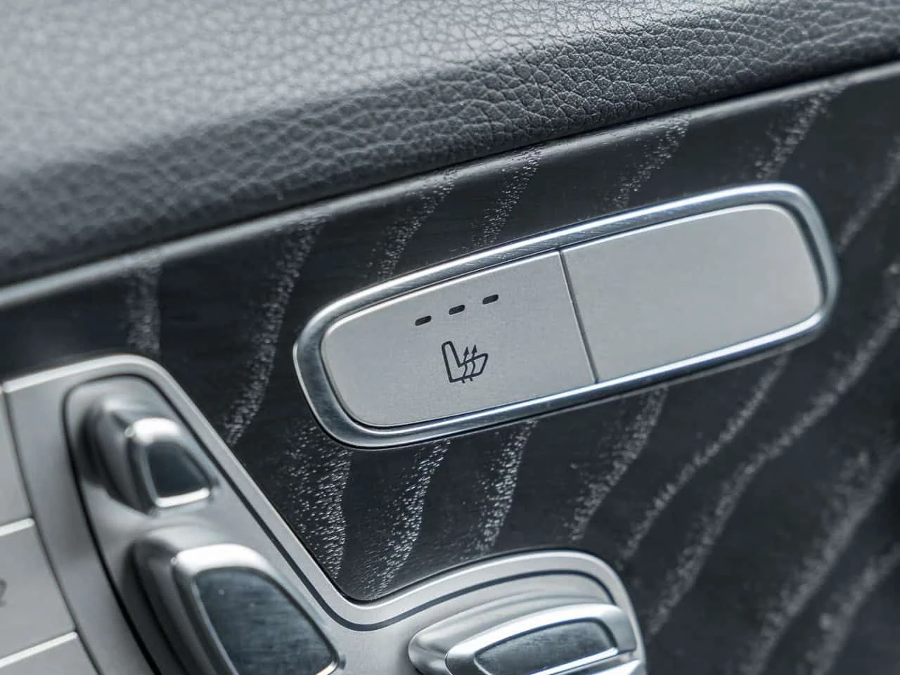 Mercedes-Benz C 300 * C300 Sport Navi Pano RearCam Burmester Sound * C, снимка 15 - Автомобили и джипове - 54918385
