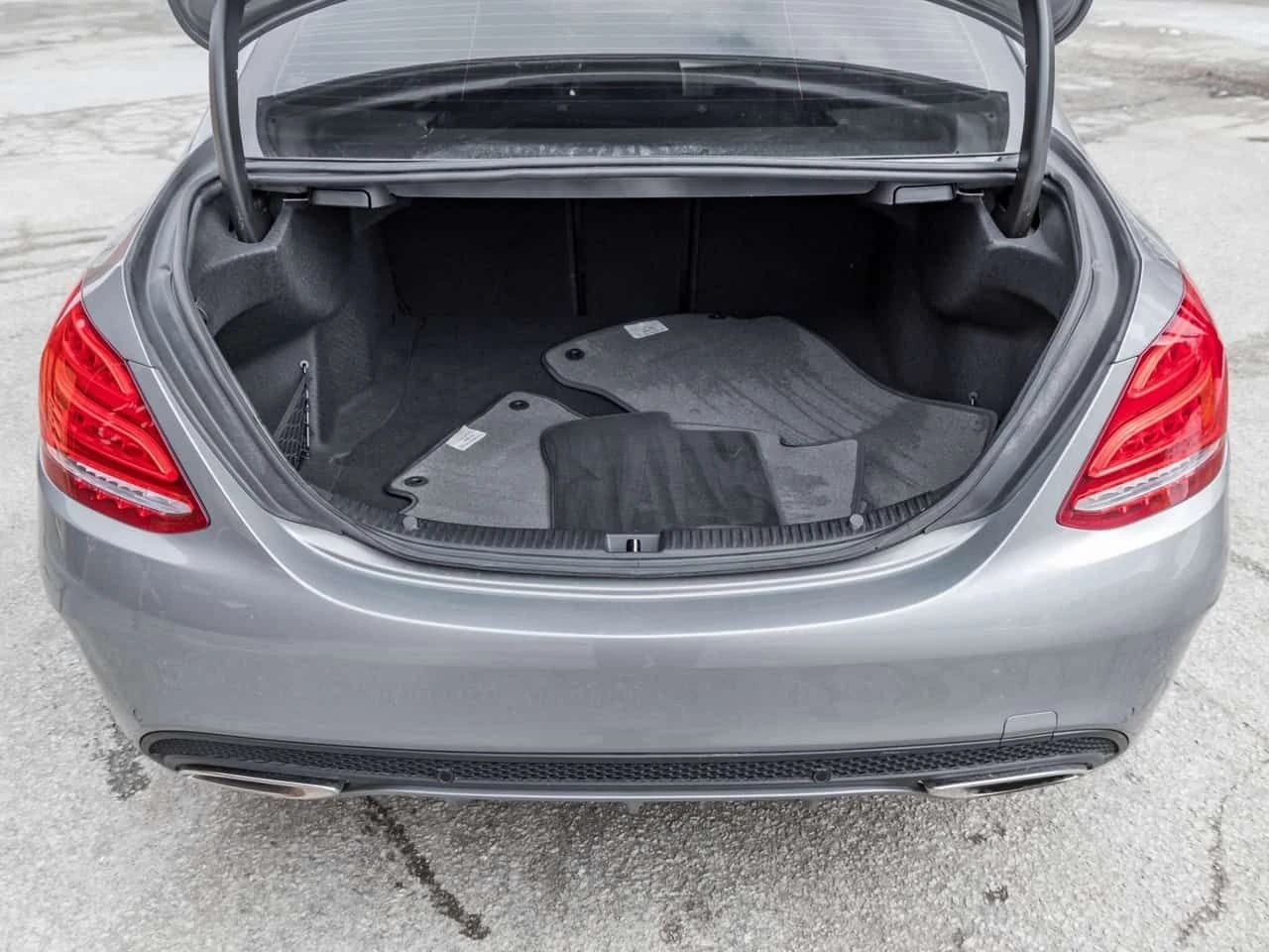 Mercedes-Benz C 300 * C300 Sport Navi Pano RearCam Burmester Sound * C, снимка 5 - Автомобили и джипове - 54918385