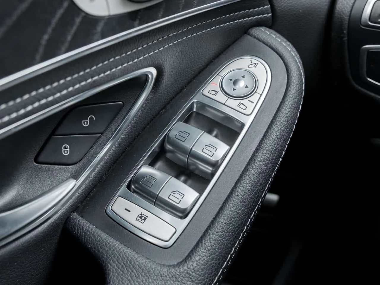 Mercedes-Benz C 300 * C300 Sport Navi Pano RearCam Burmester Sound * C, снимка 13 - Автомобили и джипове - 54918385