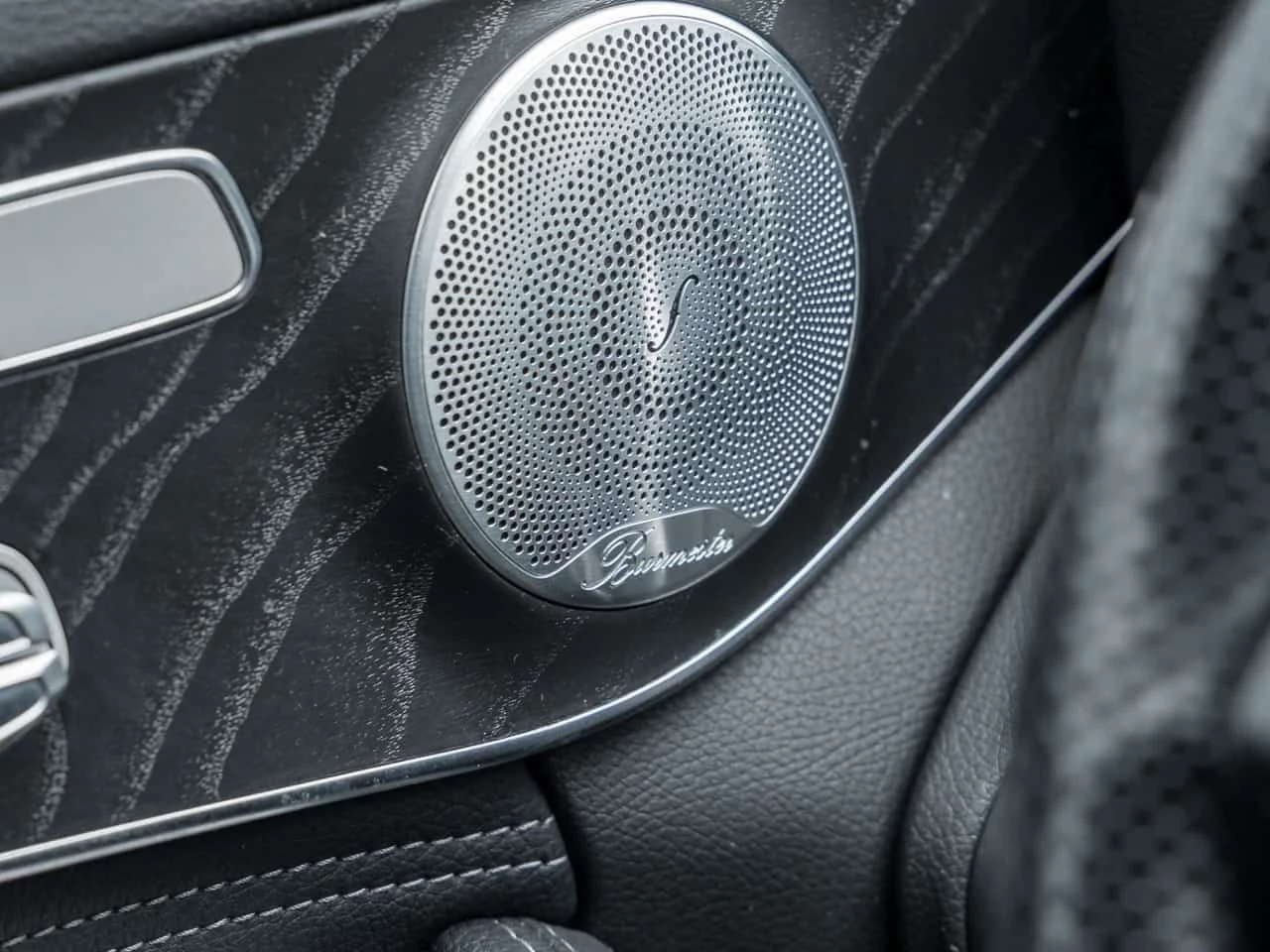 Mercedes-Benz C 300 * C300 Sport Navi Pano RearCam Burmester Sound * C, снимка 12 - Автомобили и джипове - 54918385