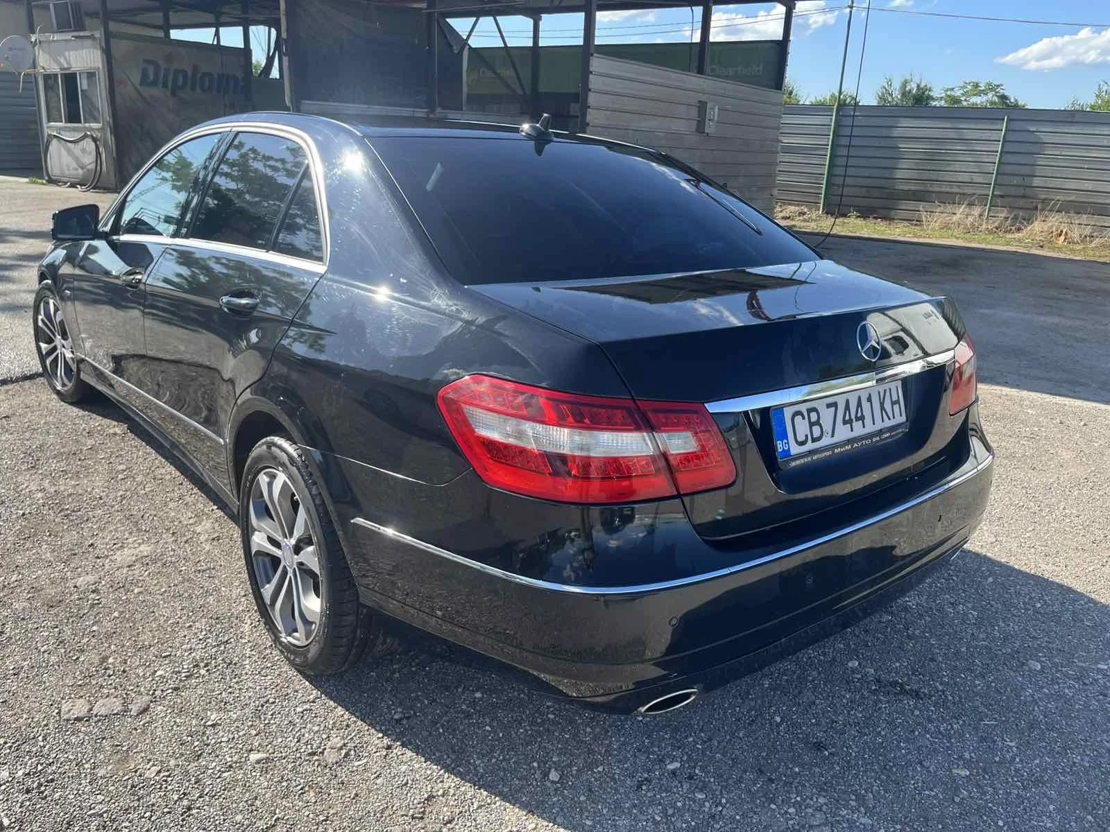 Mercedes-Benz E 300, снимка 7 - Автомобили и джипове - 54947318