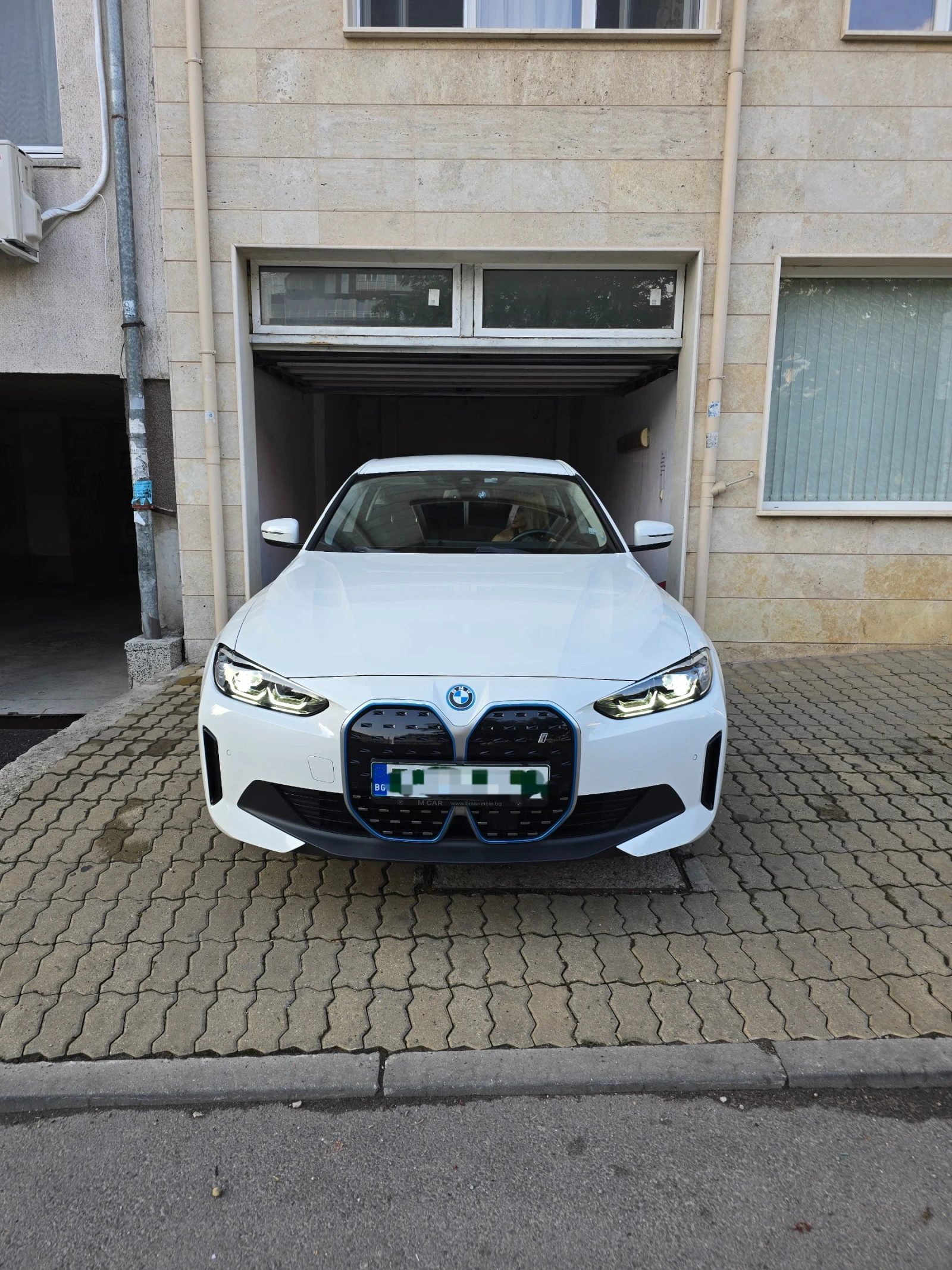BMW i4 edrive40 | ����� �������� 2027 | ������� 2030 | Mobile.bg � ����������� 10