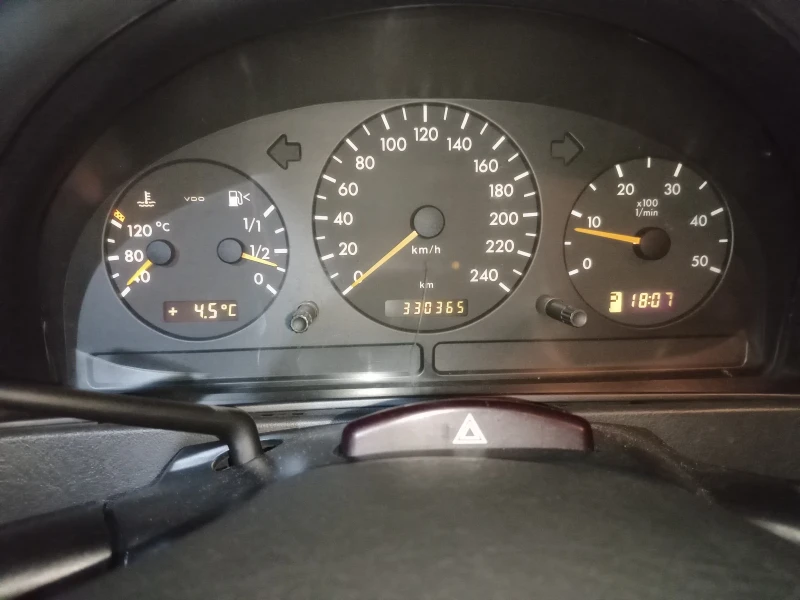Mercedes-Benz ML 270 Джип, снимка 9 - Автомобили и джипове - 53420364