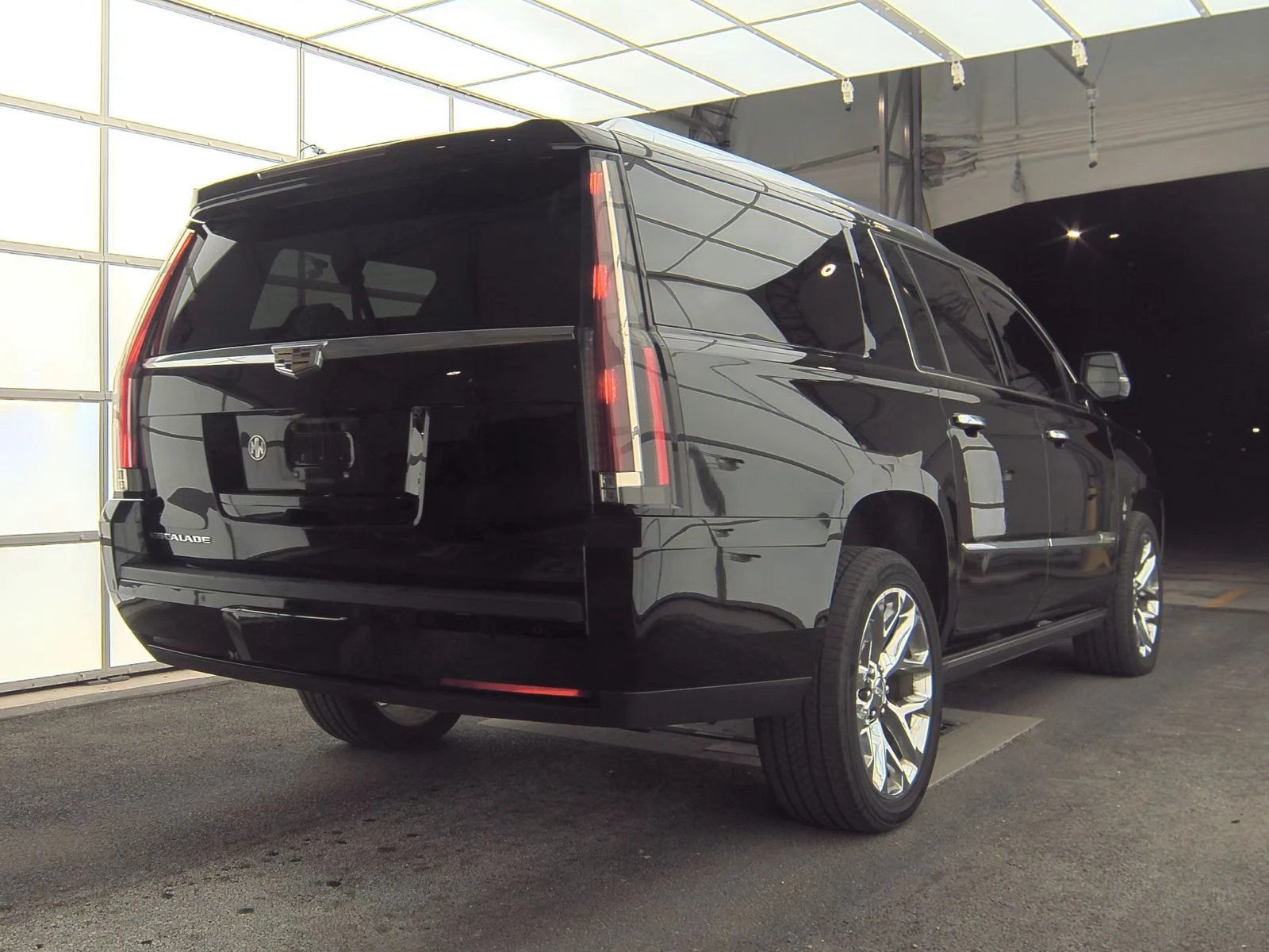 Cadillac Escalade ESV PLATINUM 6.2L * ДИРЕКТНО ЗАКУПУВАНЕ*  - изображение 4