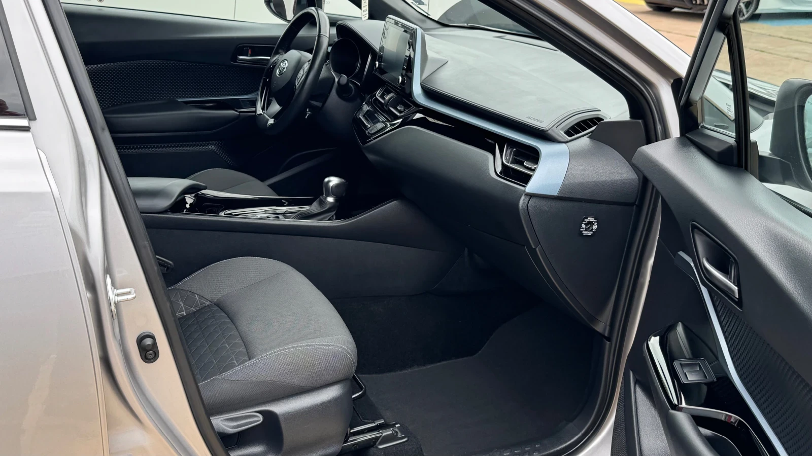 Toyota C-HR 2.0 Hybrid - изображение 9