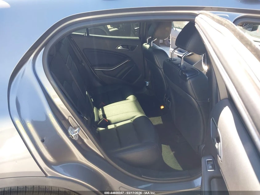 Mercedes-Benz GLA 250 2.0l, снимка 8 - Автомобили и джипове - 54383745