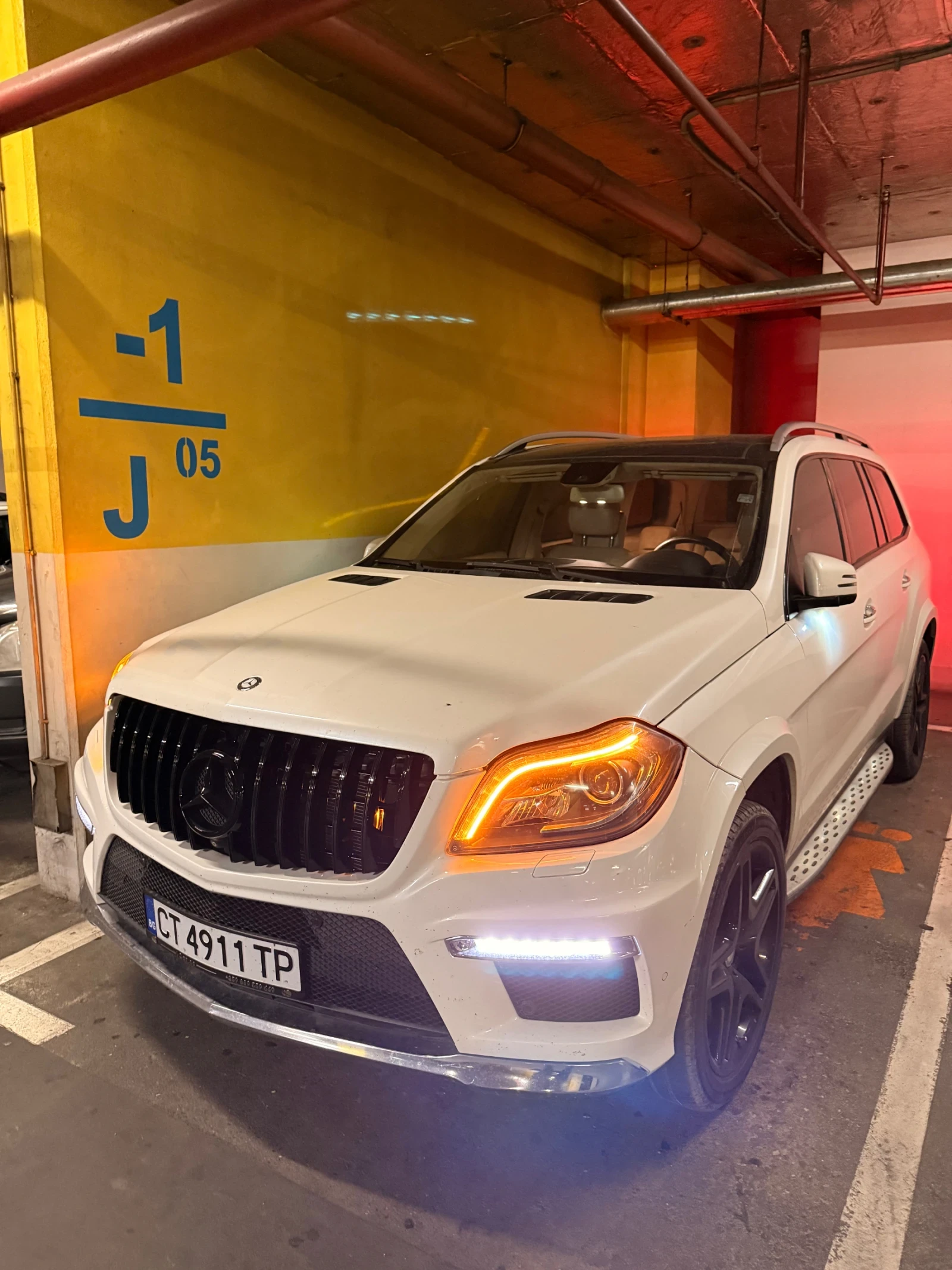 Mercedes-Benz GL 550 AMG 63 Пакет(360 Cam, KEYLESS, Full екстри)