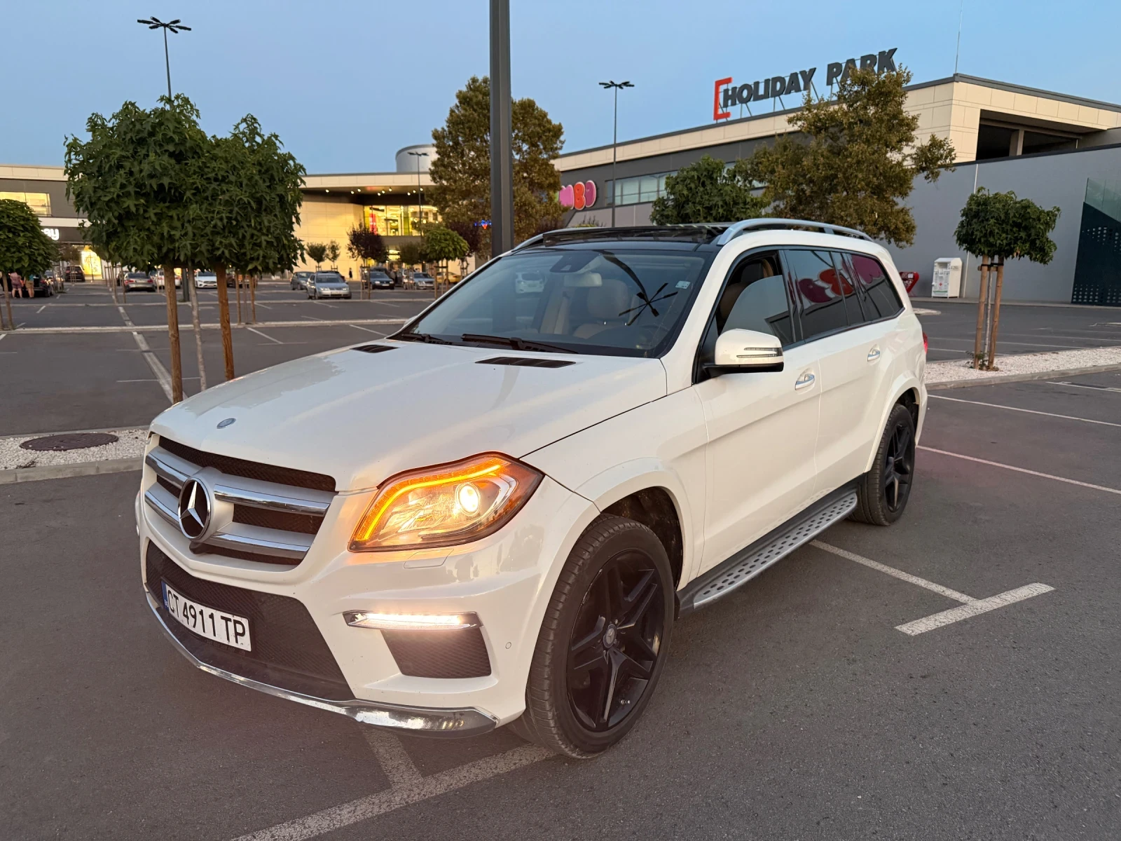 Mercedes-Benz GL 550 AMG 63 Пакет(360 Cam, KEYLESS, Full екстри), снимка 6 - Автомобили и джипове - 55693136