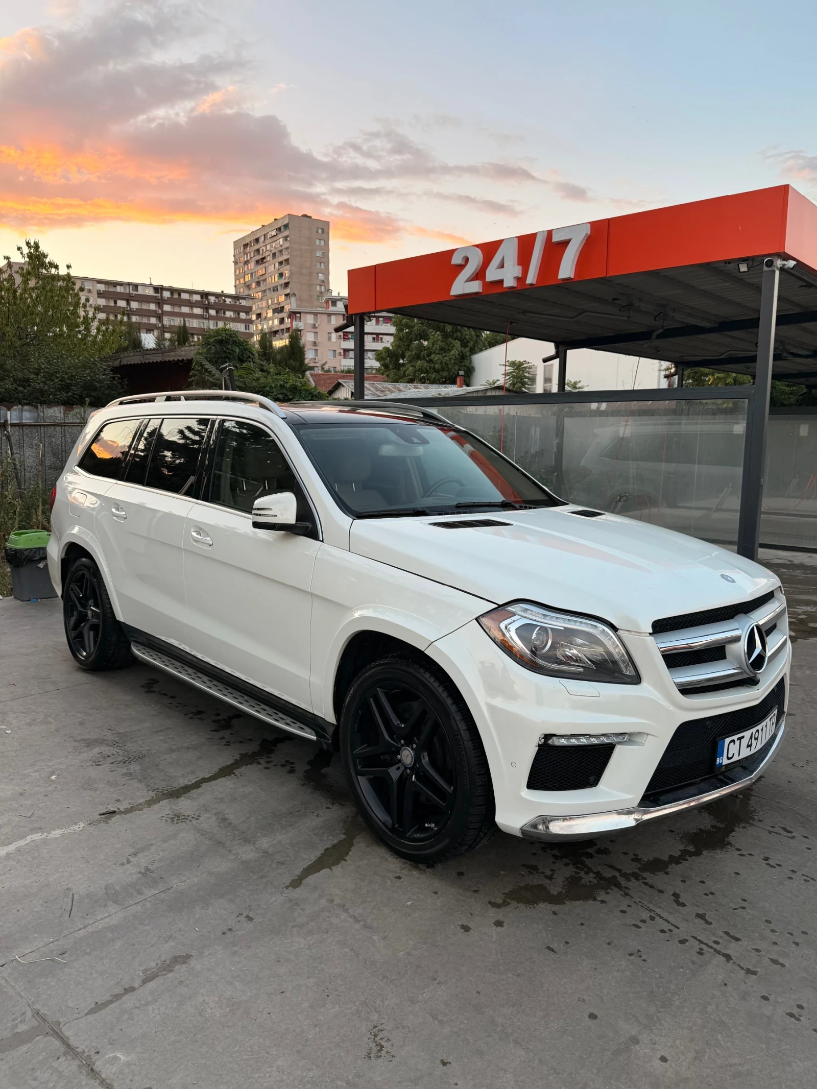 Mercedes-Benz GL 550 AMG 63 Пакет(360 Cam, KEYLESS, Full екстри), снимка 2 - Автомобили и джипове - 54985095