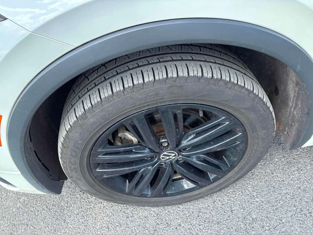 VW Tiguan * Comfortline R Line Black Edition * CARFAX * , снимка 7 - Автомобили и джипове - 55668149