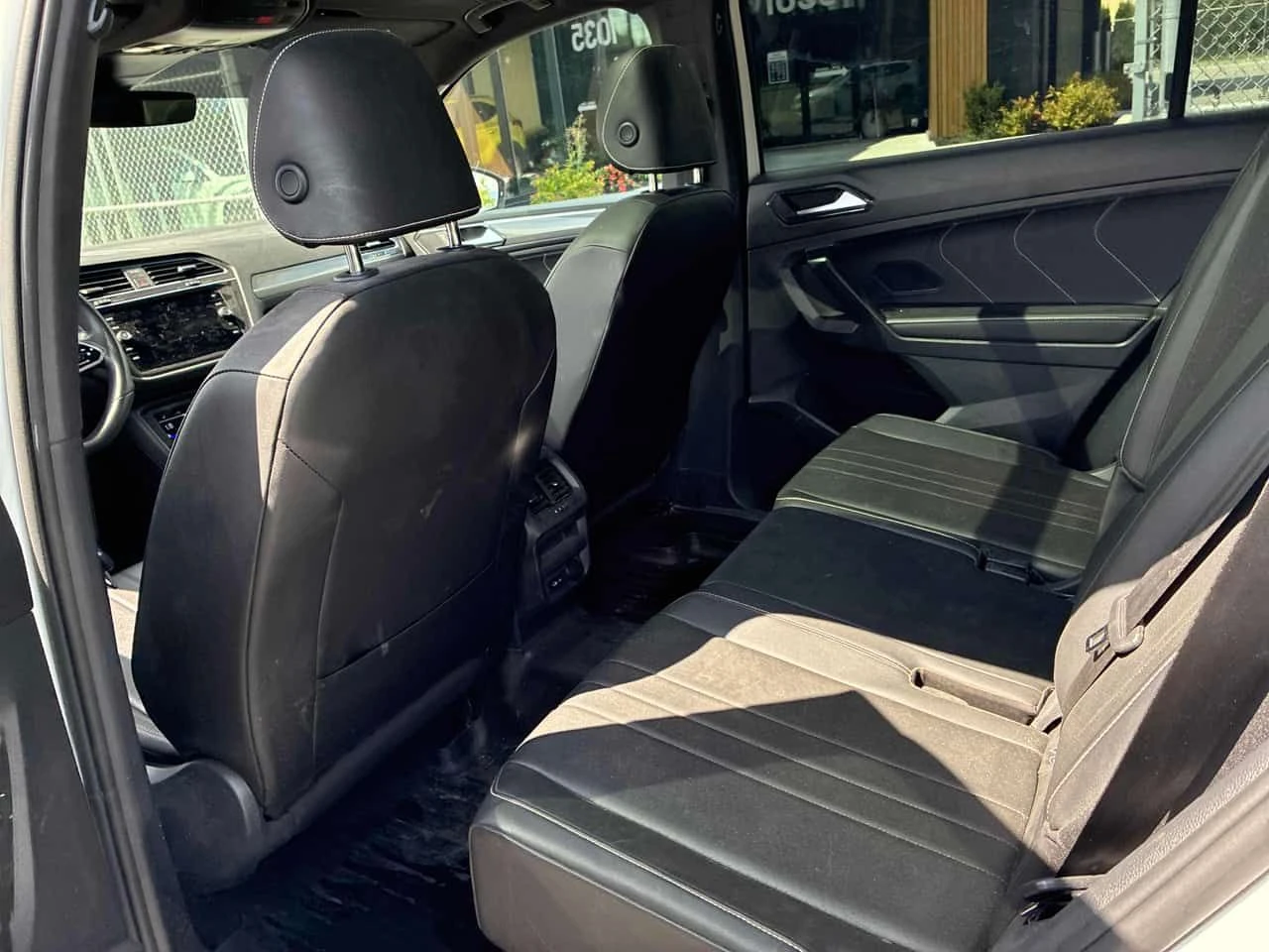 VW Tiguan * Comfortline R Line Black Edition * CARFAX * , снимка 13 - Автомобили и джипове - 55668149