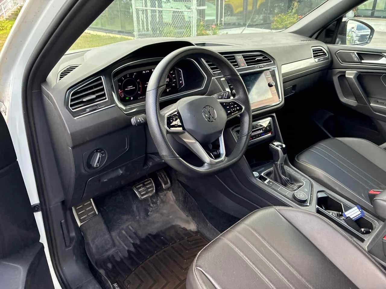 VW Tiguan * Comfortline R Line Black Edition * CARFAX * , снимка 5 - Автомобили и джипове - 55668149