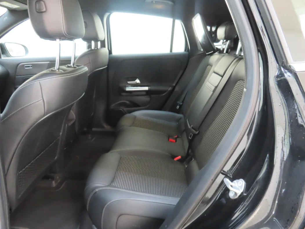Mercedes-Benz EQA 250 Luxury, снимка 6 - Автомобили и джипове - 56480941