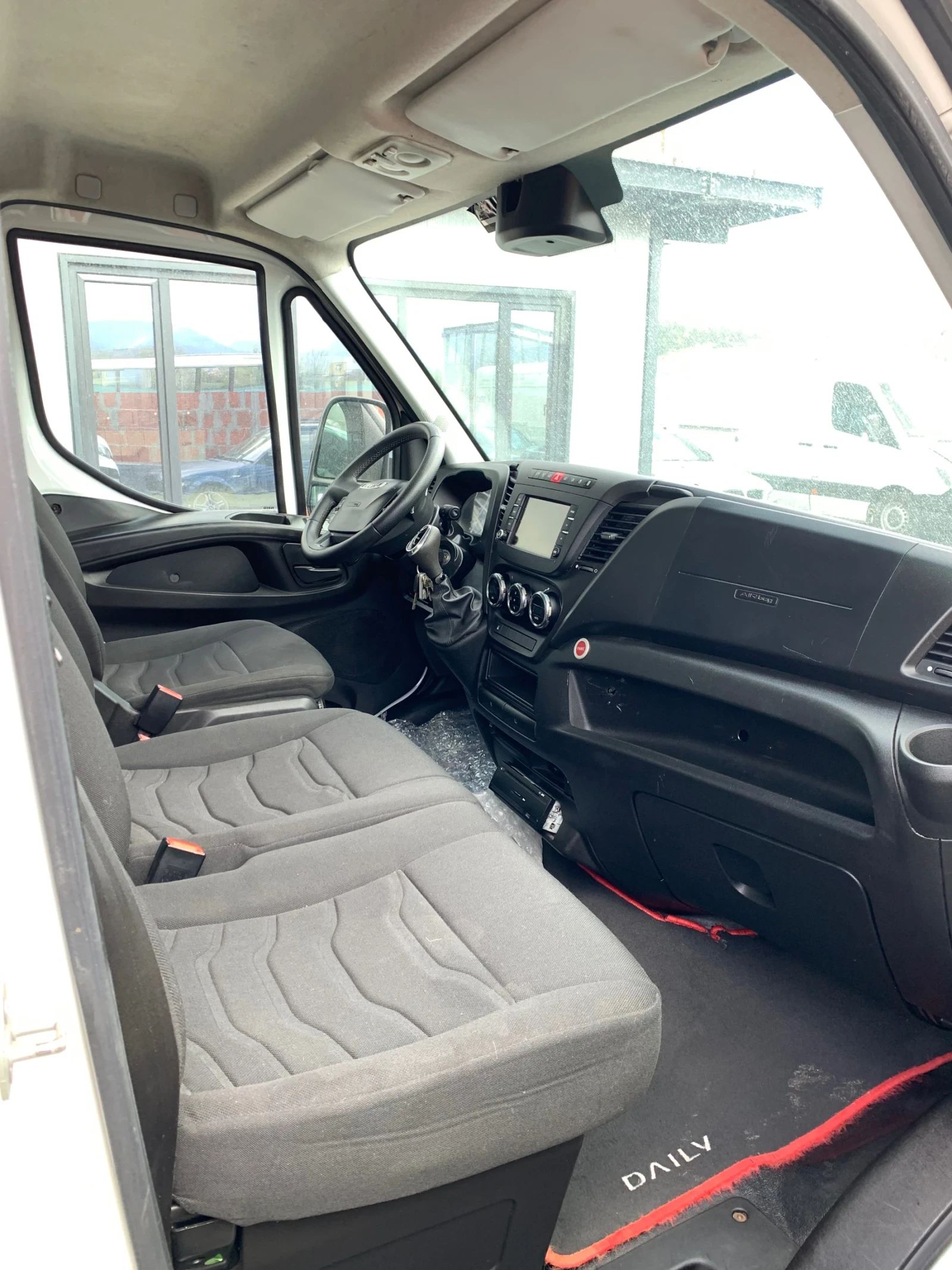 Iveco Daily 170к.с, 5 метра, Падащ борд, Автоматик - изображение 10